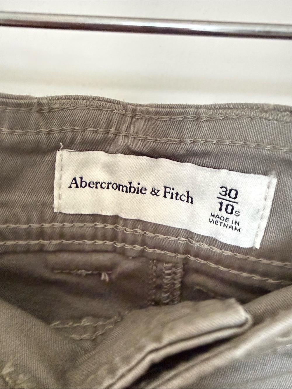Abercrombie & Fitch - Picture 3 of 4